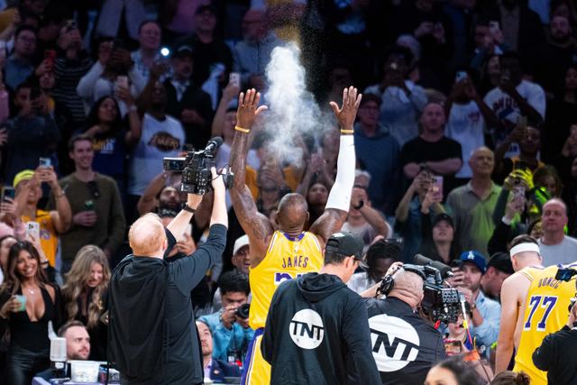 将由他自己 将由他自己