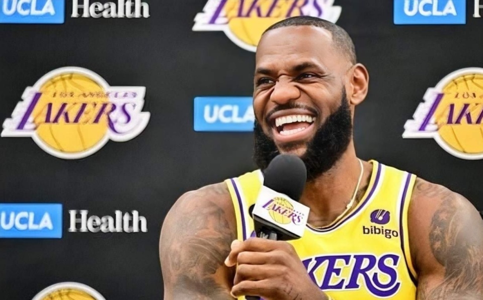 还以为是一, 斯要把自己, 把自己当猴 还以为是一, 斯要把自己, 把自己当猴